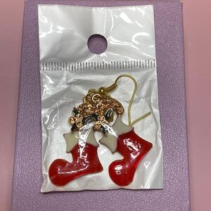 💛 Gold Tone Christmas Stocking Hook Earrings